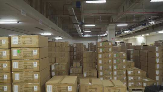 工厂中的纸箱 不可或缺的包装伙伴